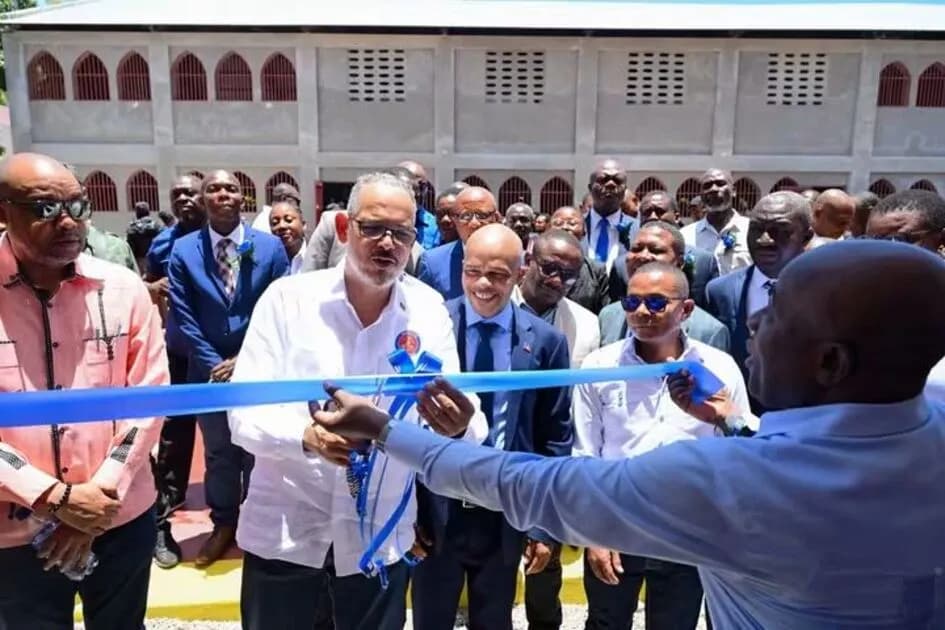 Le Premier ministre Alix Didier Fils-Aimé inaugure l'École Baptiste de Mélinette, reconstruite cinq ans après le séisme du 14 août 2021 - Image 1